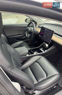 Седан Tesla Model 3 2019 в Виннице