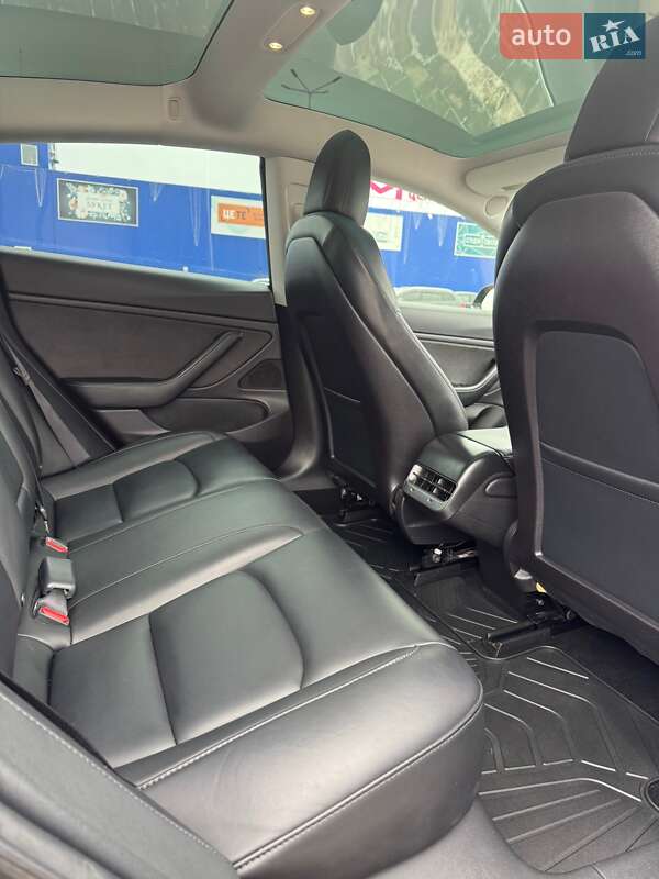Седан Tesla Model 3 2019 в Виннице