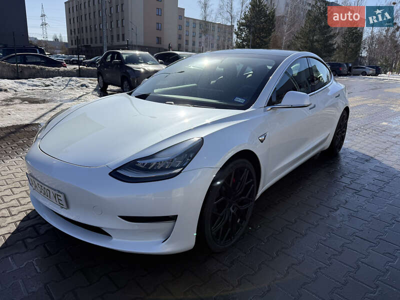 Седан Tesla Model 3 2020 в Киеве фото 3 Седан Tesla Model 3 2020 в Киеве
