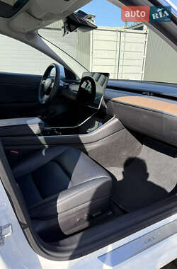 Седан Tesla Model 3 2020 в Киеве
