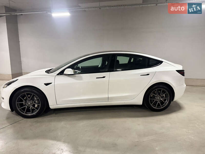 Седан Tesla Model 3 2020 в Одесі
