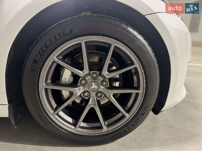 Седан Tesla Model 3 2020 в Одесі