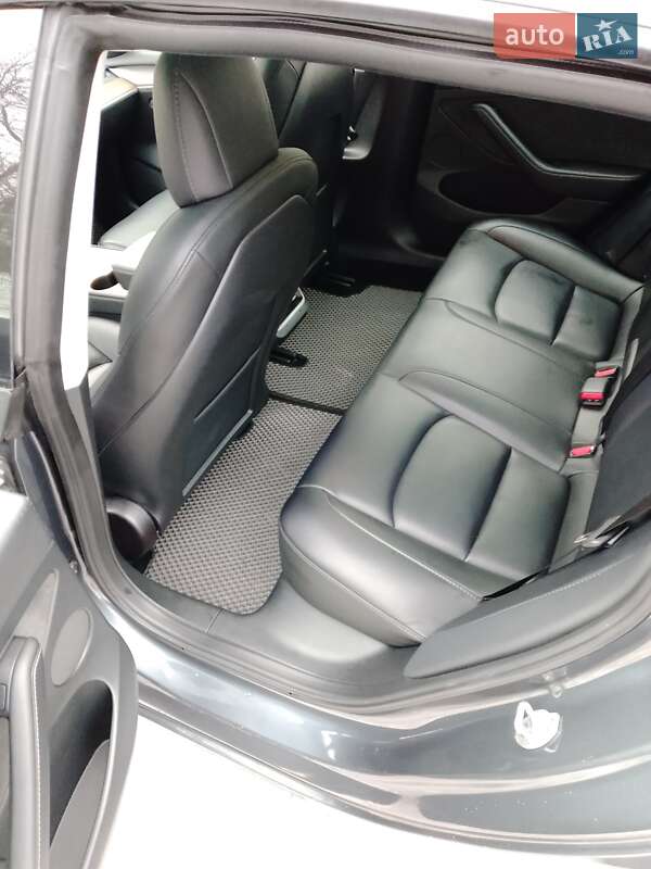 Седан Tesla Model 3 2022 в Вышгороде