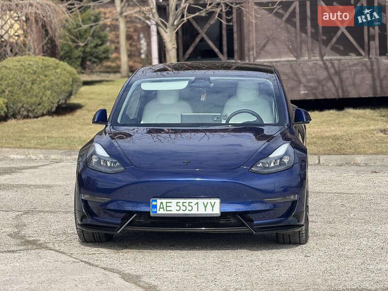 Седан Tesla Model 3 2023 в Дніпрі