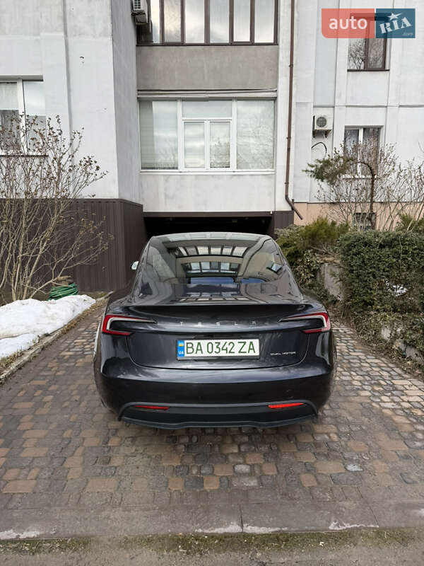 Седан Tesla Model 3 2024 в Кропивницком