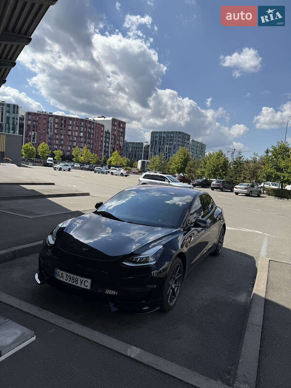 Седан Tesla Model 3 2019 в Киеве