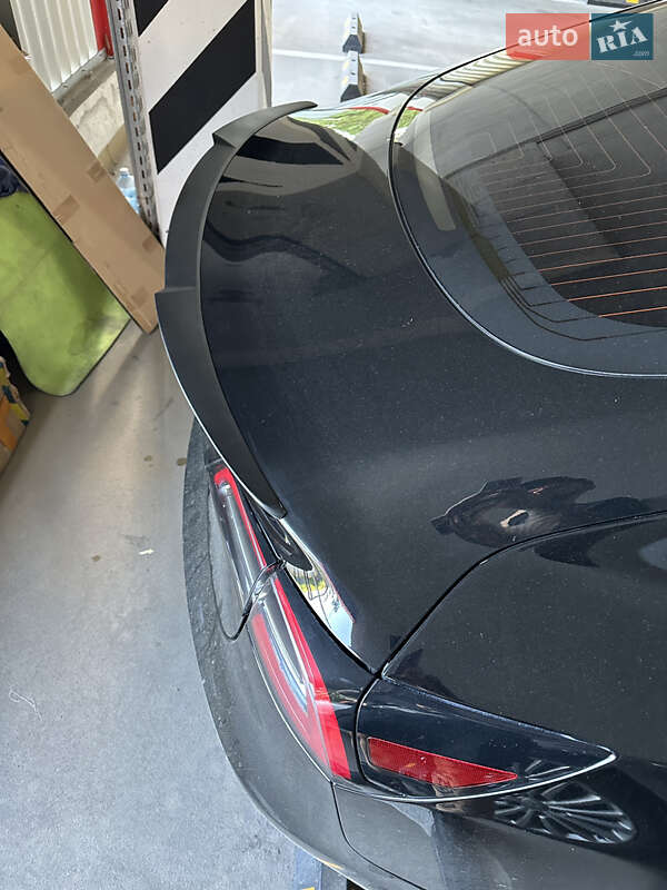 Седан Tesla Model 3 2019 в Киеве