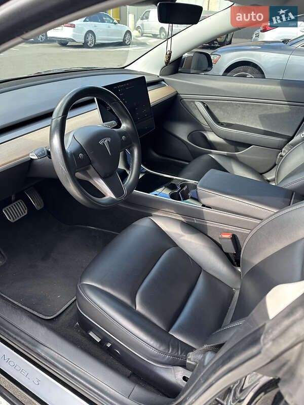 Седан Tesla Model 3 2019 в Киеве