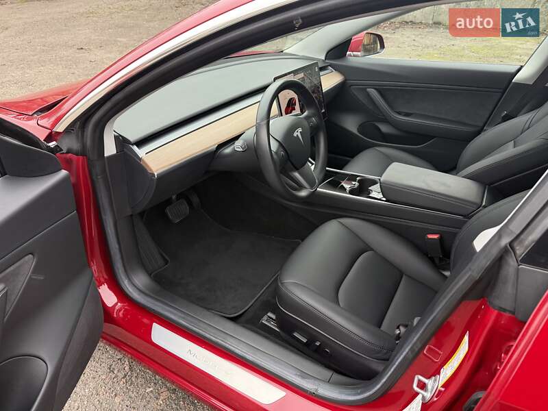 Седан Tesla Model 3 2018 в Киеве