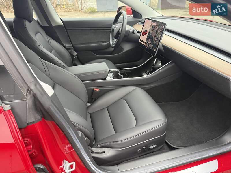 Седан Tesla Model 3 2018 в Киеве