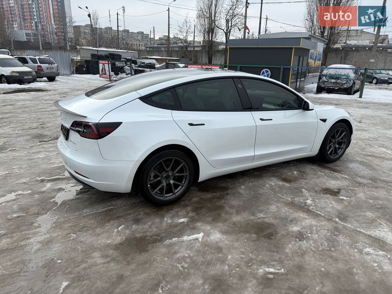 Седан Tesla Model 3 2023 в Киеве фото 22 Седан Tesla Model 3 2023 в Киеве