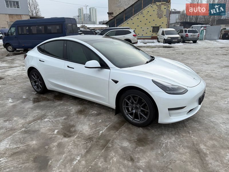 Седан Tesla Model 3 2023 в Киеве фото 26 Седан Tesla Model 3 2023 в Киеве