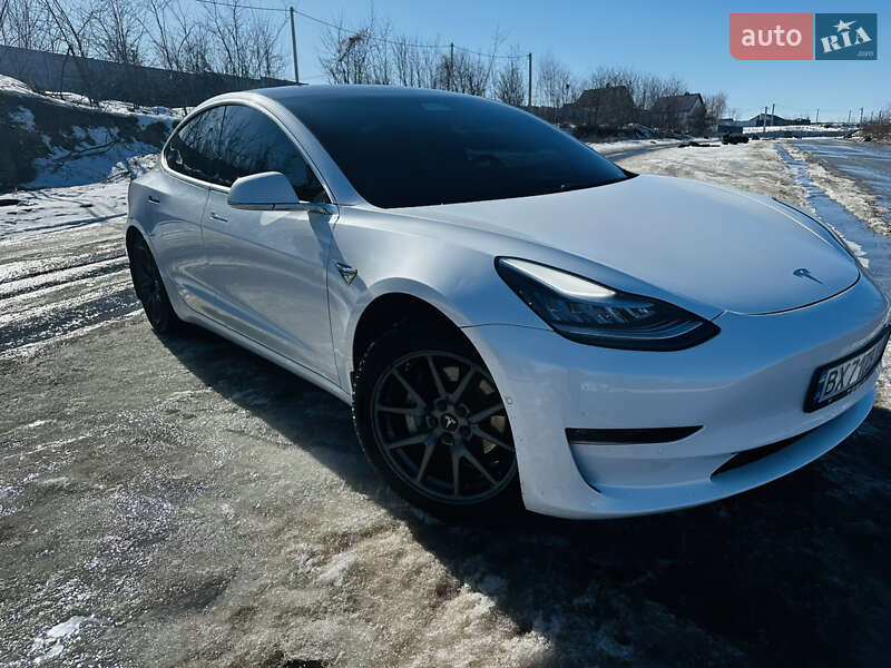 Седан Tesla Model 3 2019 в Киеве