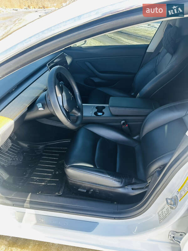 Седан Tesla Model 3 2019 в Киеве