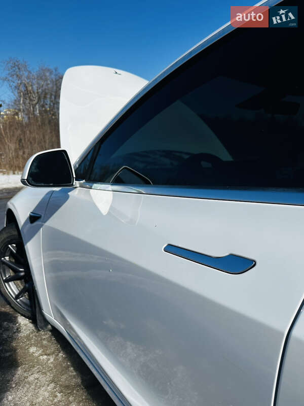 Седан Tesla Model 3 2019 в Киеве