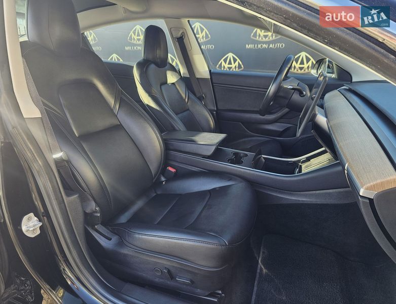 Седан Tesla Model 3 2019 в Києві