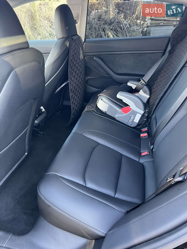 Седан Tesla Model 3 2023 в Києві