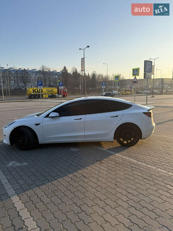 Седан Tesla Model 3 2018 в Суховоле