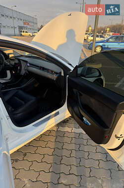 Седан Tesla Model 3 2018 в Суховоле