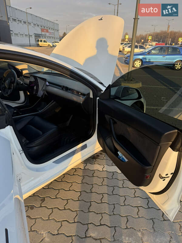 Седан Tesla Model 3 2018 в Суховоле