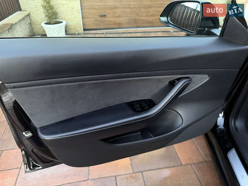 Седан Tesla Model 3 2019 в Збаражі