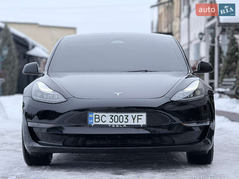 Седан Tesla Model 3 2023 в Стрию