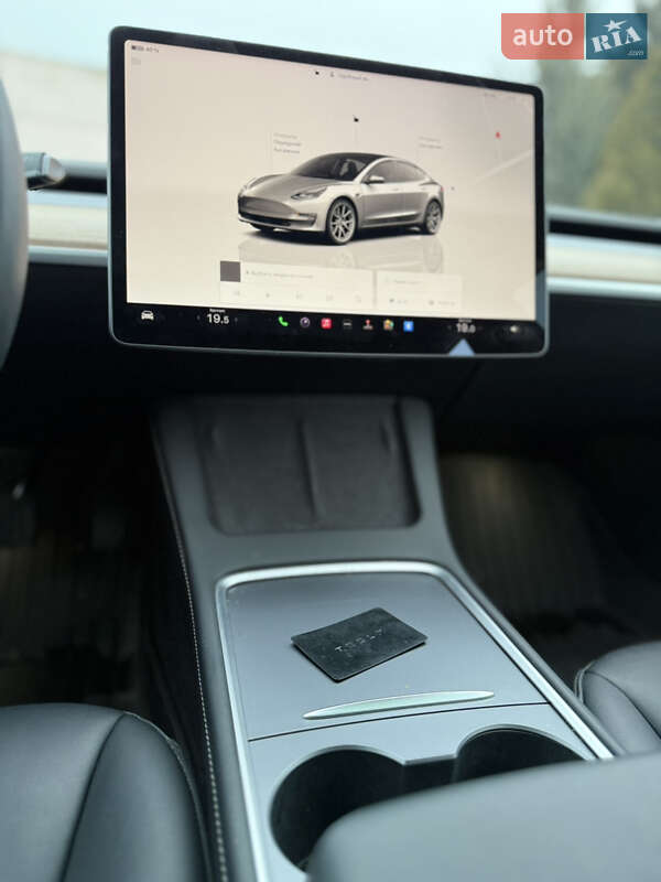 Седан Tesla Model 3 2023 в Стрию