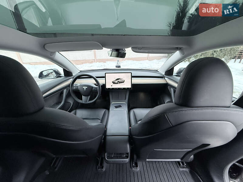 Седан Tesla Model 3 2023 в Стрию