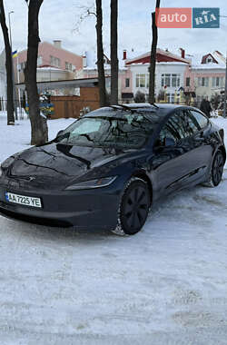 Седан Tesla Model 3 2025 в Киеве