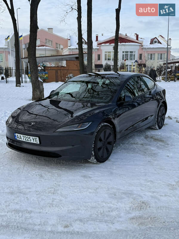 Tesla Model 3 2025