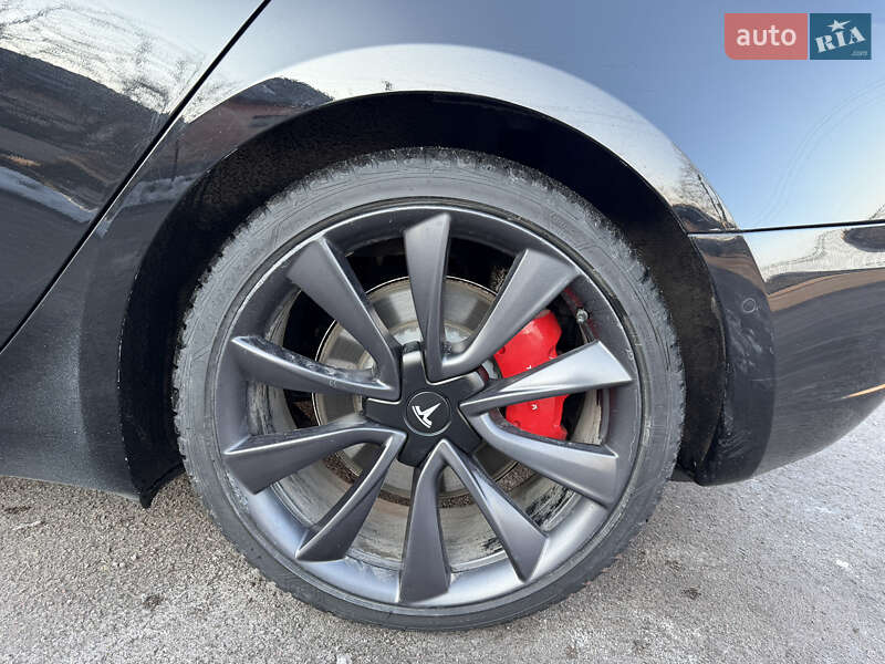 Седан Tesla Model 3 2019 в Збаражі