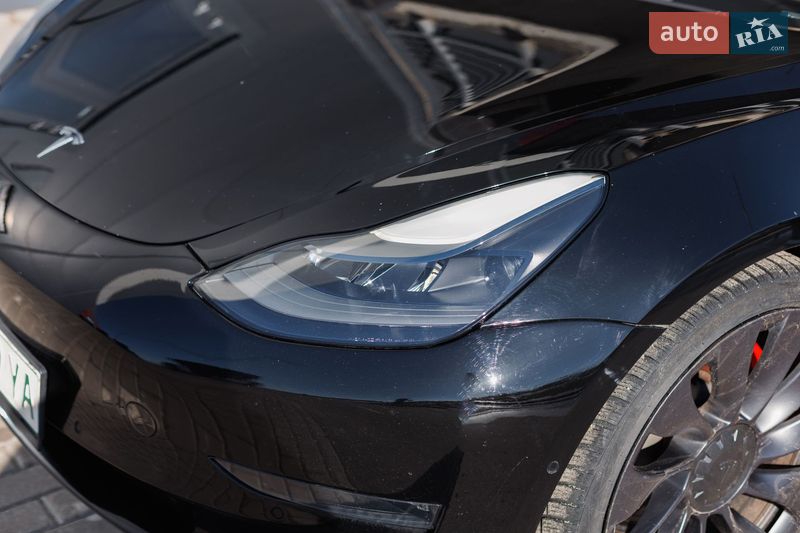 Седан Tesla Model 3 2021 в Киеве