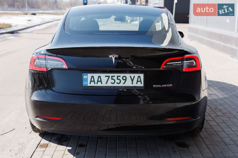 Седан Tesla Model 3 2021 в Киеве