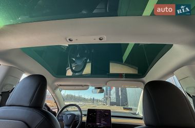 Седан Tesla Model 3 2021 в Києві