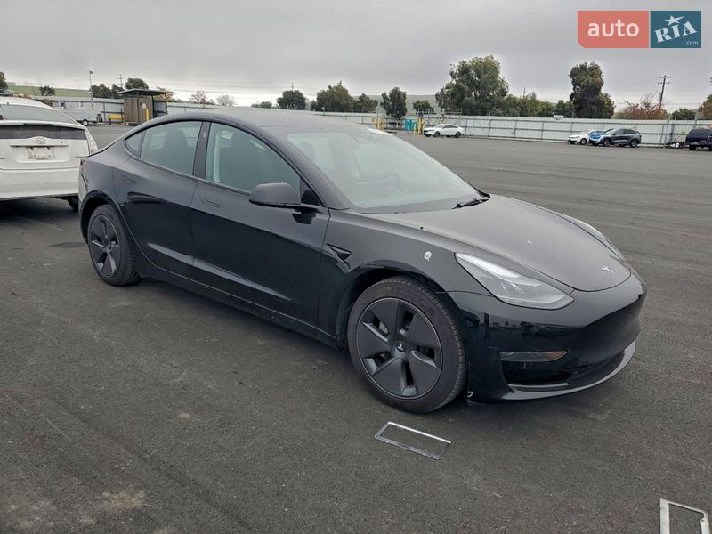 Седан Tesla Model 3 2023 в Виннице
