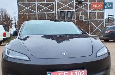 Седан Tesla Model 3 2024 в Івано-Франківську