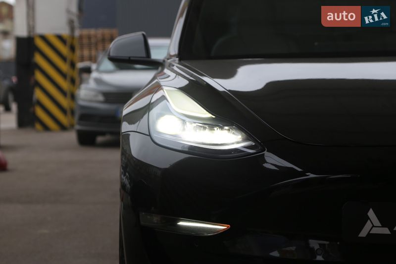 Седан Tesla Model 3 2022 в Києві