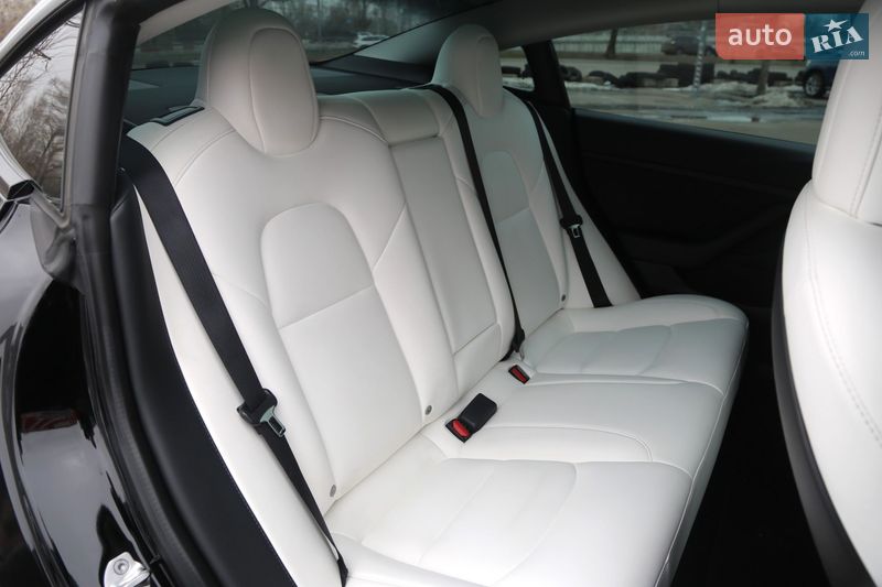 Седан Tesla Model 3 2022 в Києві