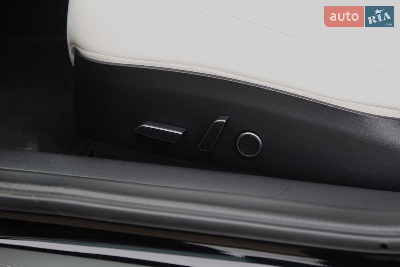 Седан Tesla Model 3 2022 в Києві