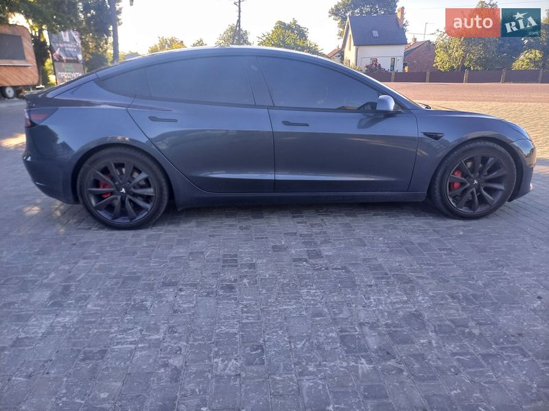 Седан Tesla Model 3 2022 в Львове