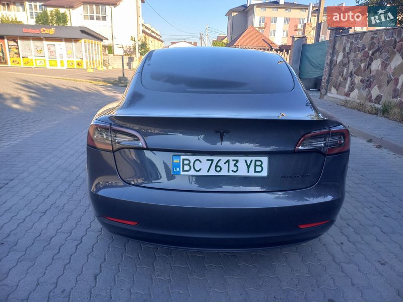 Седан Tesla Model 3 2022 в Львове