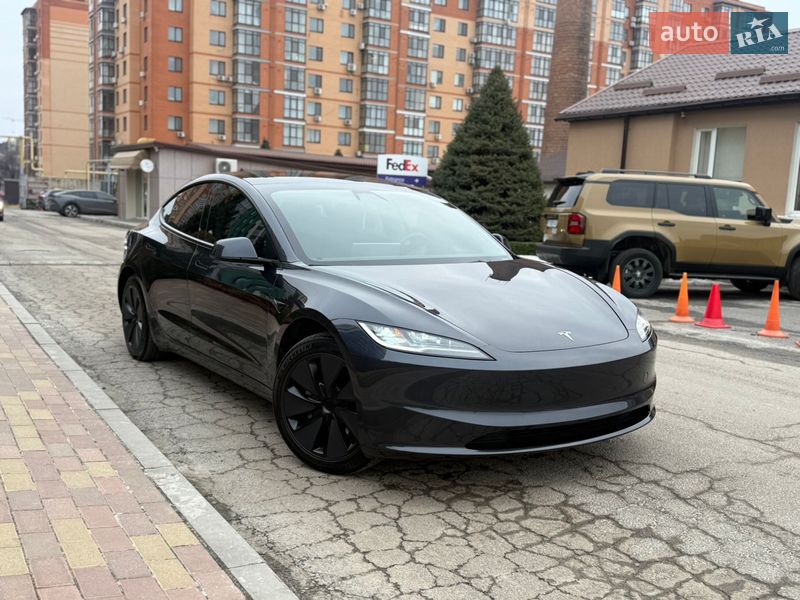 Седан Tesla Model 3 2024 в Днепре