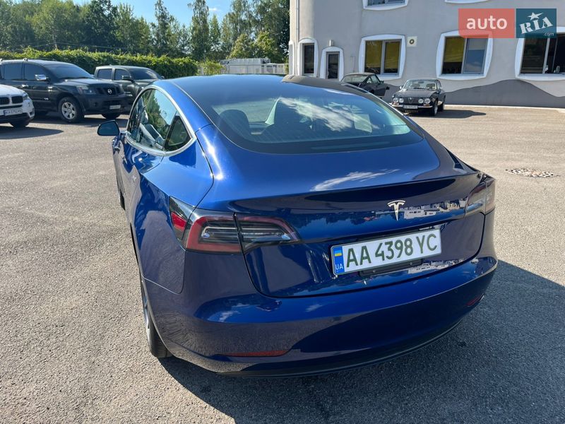 Седан Tesla Model 3 2019 в Киеве