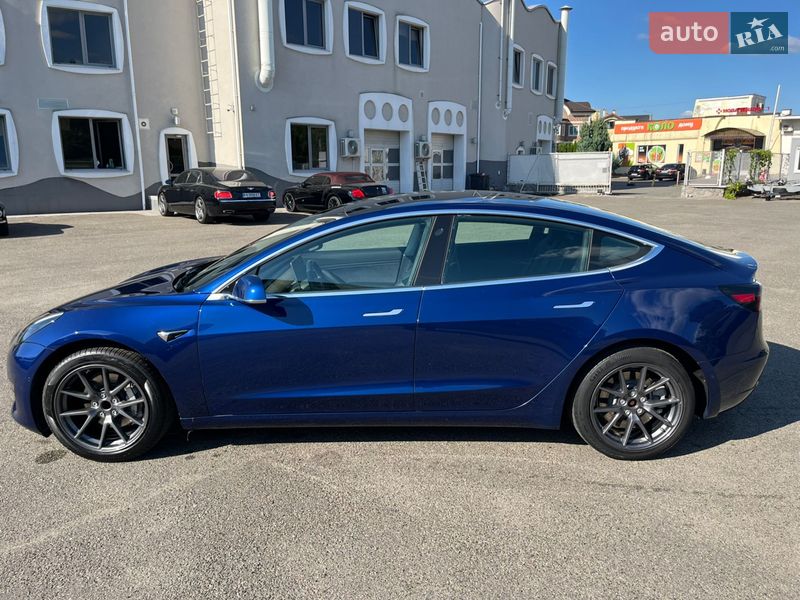 Седан Tesla Model 3 2019 в Киеве