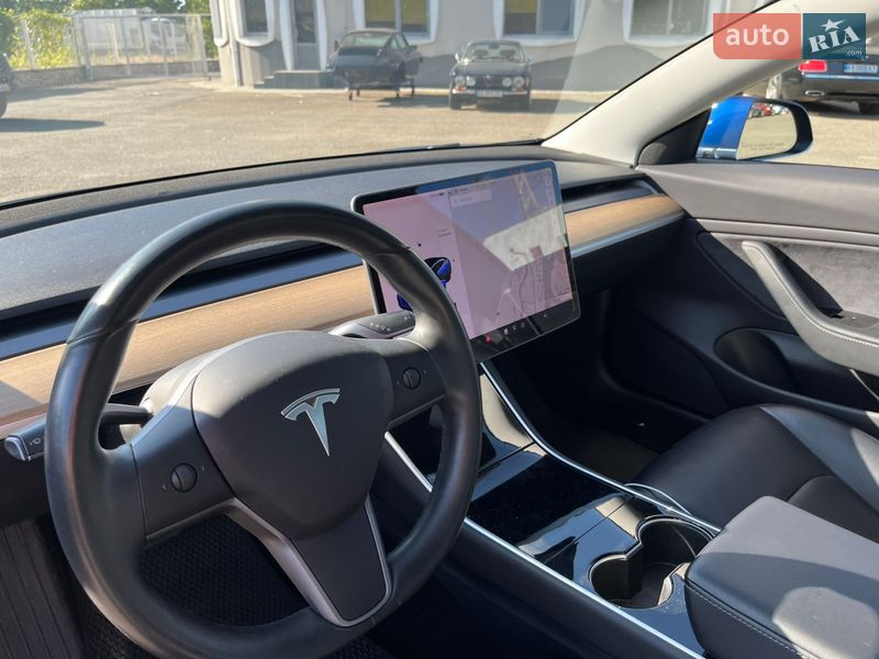 Седан Tesla Model 3 2019 в Киеве