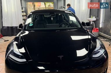 Седан Tesla Model 3 2023 в Києві