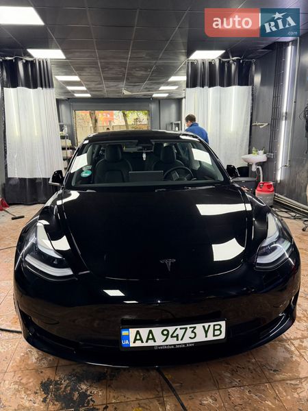 Седан Tesla Model 3 2023 в Киеве