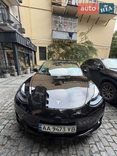 Седан Tesla Model 3 2023 в Киеве