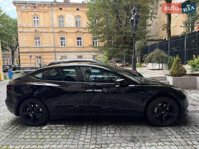 Седан Tesla Model 3 2023 в Киеве