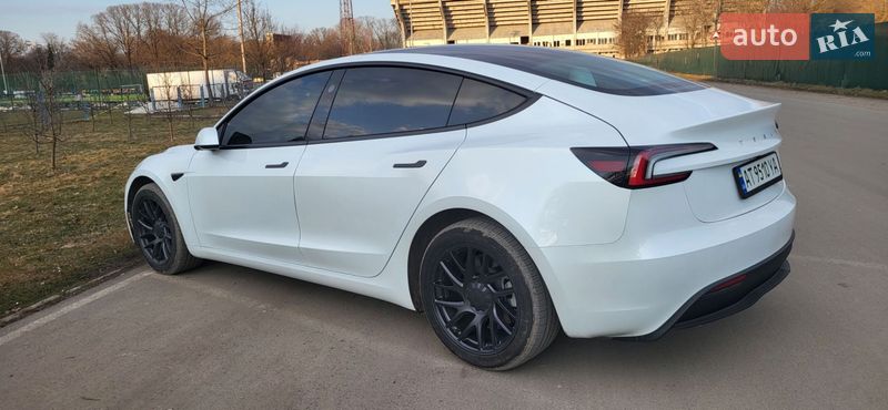 Седан Tesla Model 3 2025 в Ивано-Франковске